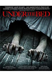 Az ágy alatt.