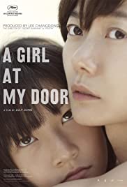 Egy lány az ajtóm előtt